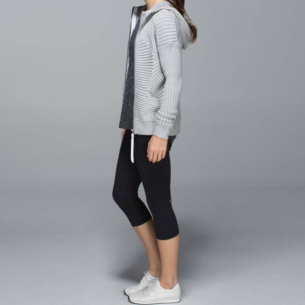 NEW Lululemon Seamlessly Street Crop Leggings in Black size 4 - Picture 4 of 12